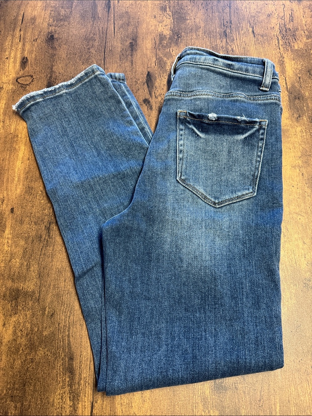 Women’s Skinny Jeans in Medium Blue Wash